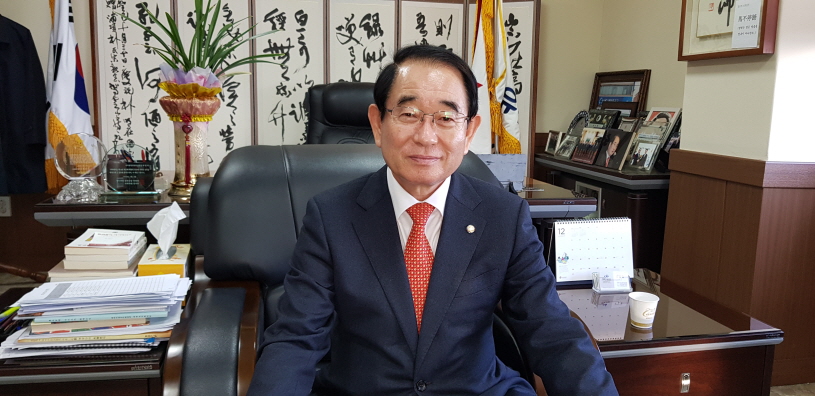 꾸미기_박명재 인텨뷰사진.jpg