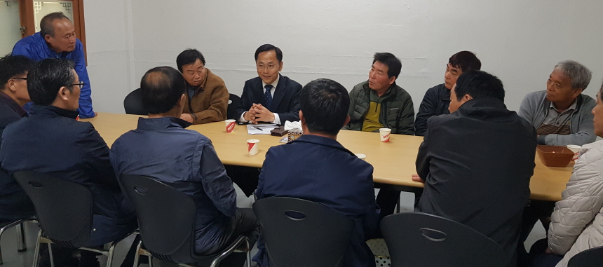 꾸미기_사본 -간담회사진(허대만).jpg