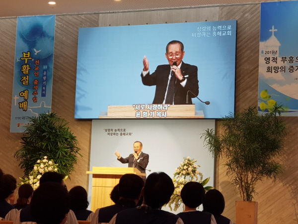 꾸미기_윤항기 목사1.jpg
