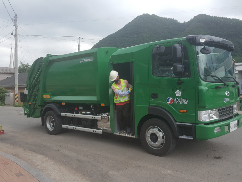 [꾸미기]사본 -1-2. 사진(영양군, 한국형 청소차 대구·경북지역 최초 도입).jpg