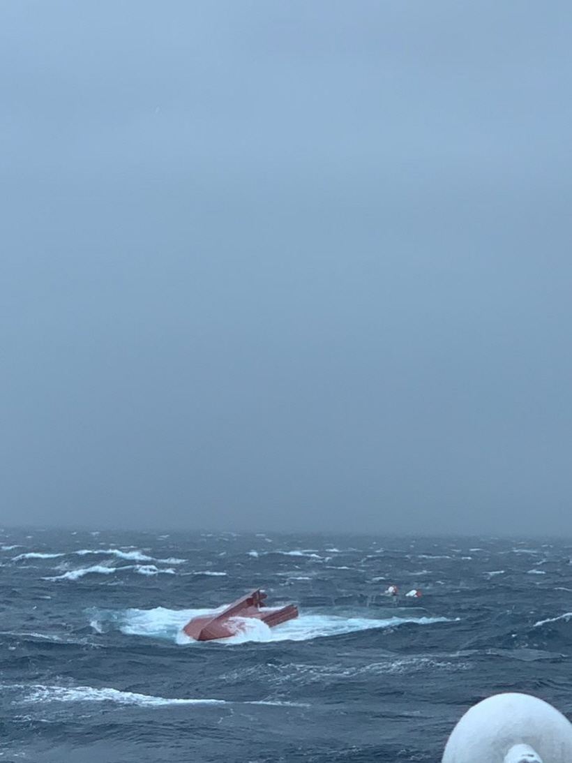 꾸미기_전복 선박(1).jpg