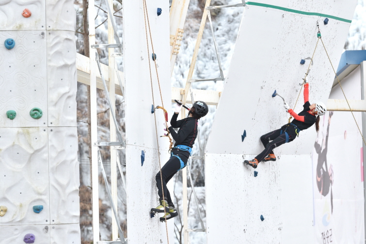 꾸미기_200104보도자료(2020 청송 전국 아이스클라이밍 선수권대회 ‘성황’)1.jpg