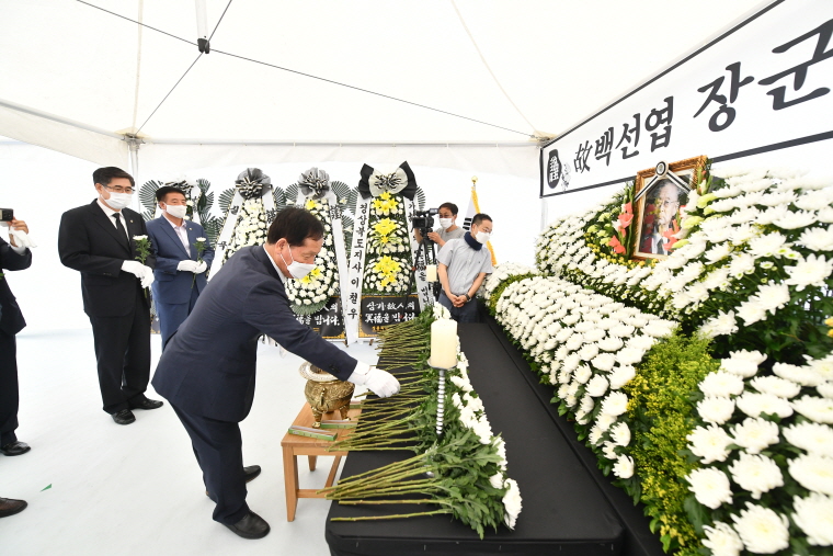 꾸미기_경북도의회,_고_백선엽_장군_다부동_분향소_찾아_조문1.jpg