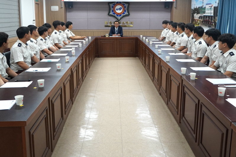 꾸미기_20200710보도자료(심학수 포항남부소방서장, 신규 임용자들과 소통).JPG