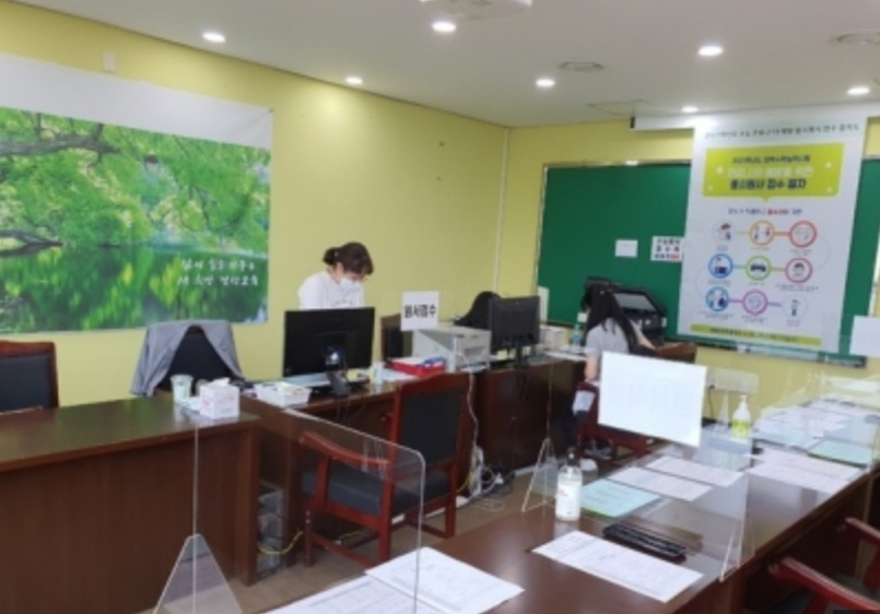 꾸미기_경북지역 교육청에 마련된 수능 응시원서 접수창구 모습.jpg