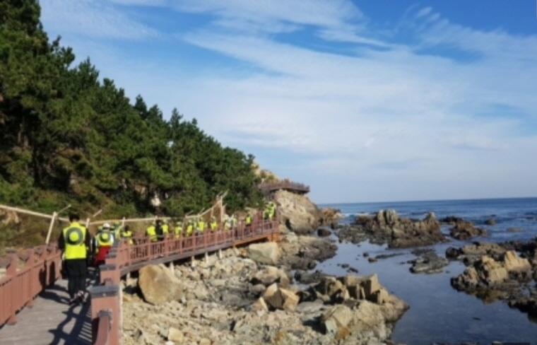 [꾸미기]동해안 지질대장정 모습.jpg