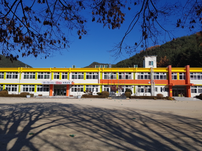 꾸미기_소천초등학교 전경.jpg