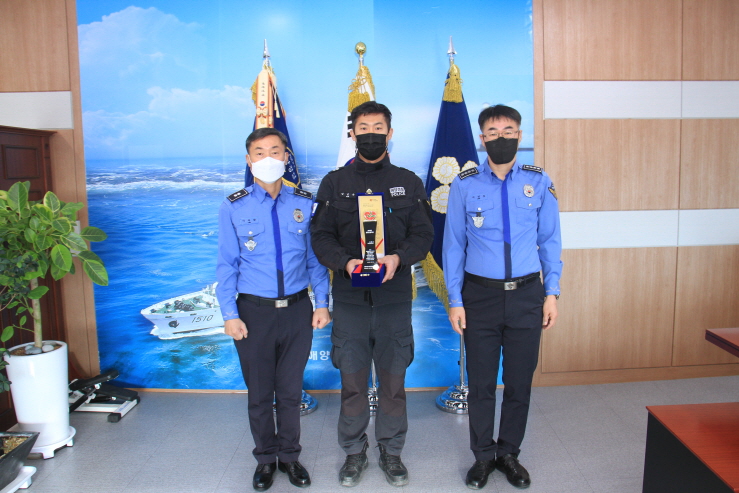 꾸미기_포항해경 생명존중대상 수여 사진.JPG