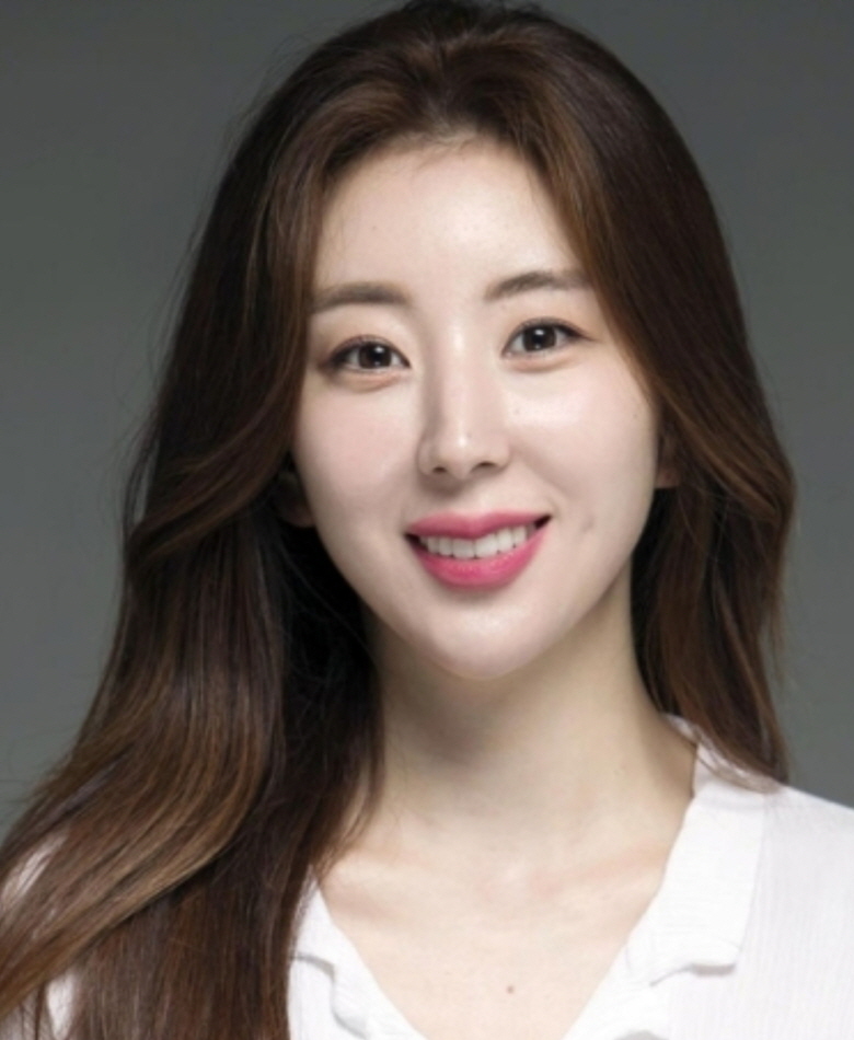 꾸미기_가수 윤유리(울릉군 제공).jpg