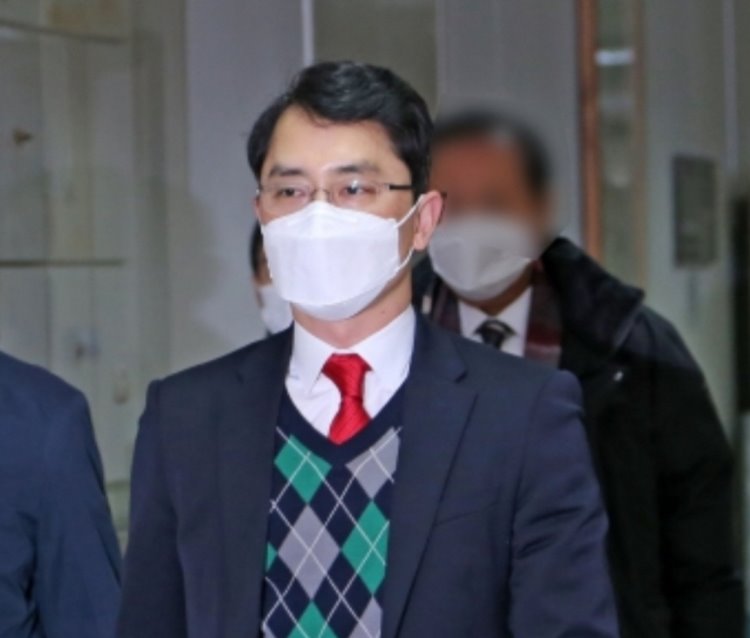 꾸미기_법정 출두 김병욱의원.jpg