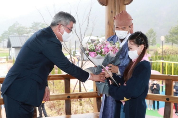 꾸미기_김다현 2.jpg