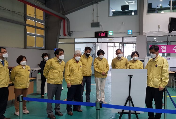꾸미기_0407_복지환경위원회 북구 코로나백신 접종센터 방문.jpg