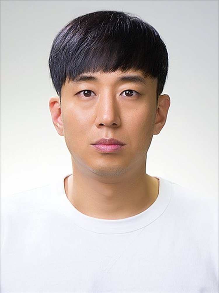 꾸미기_210427 제17회 포항시 장두건미술상 수상작가 선정, 심윤 작가 1.jpg