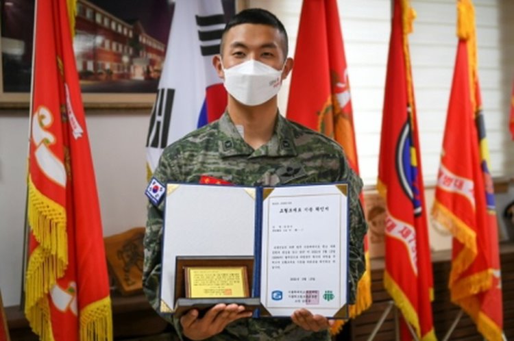 꾸미기_해병1사단 손동민 중위.jpg