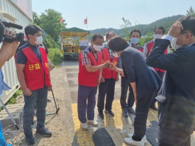 꾸미기_전현희 국민권익위원장 방문.jpg