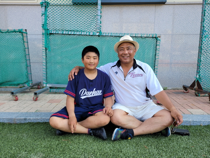 꾸미기_정영광 선수와 아버지 정성룡.jpg