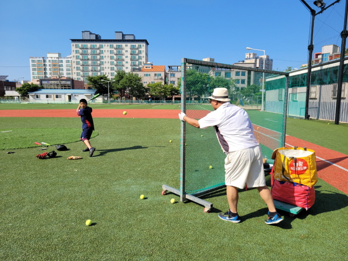꾸미기_아버지와 아들 야구연습모습.jpg