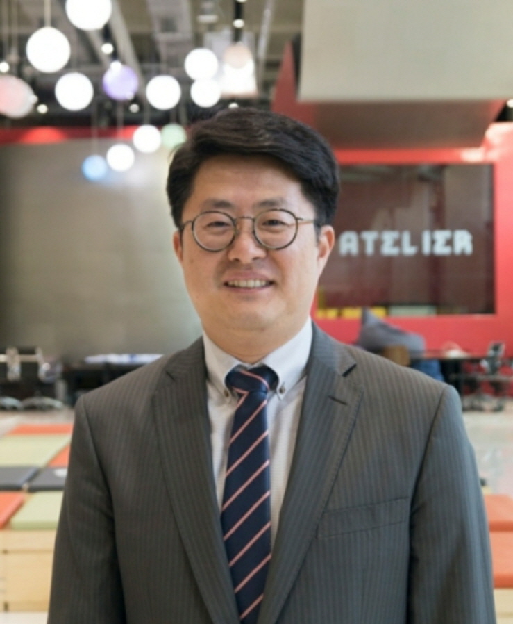 꾸미기_포스텍 김철홍 교수.jpg