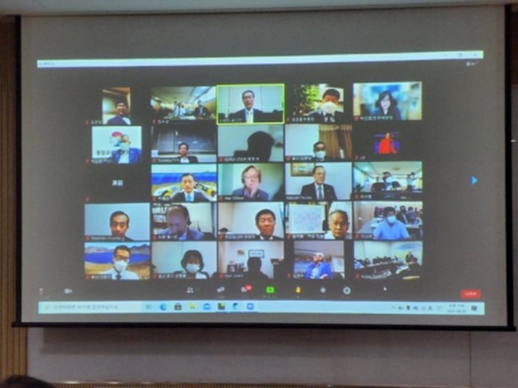 꾸미기_한일해저터널 추진위원회 웹비나 회의모습.jpg