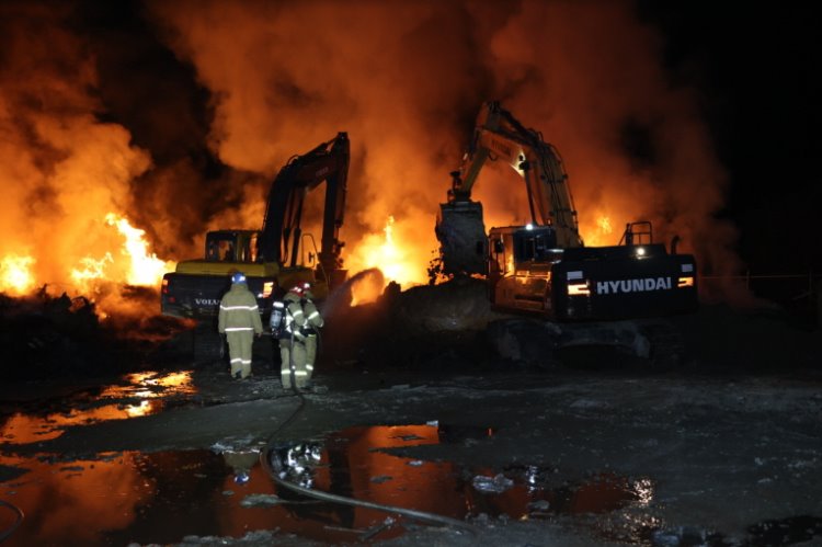 꾸미기_210929 포항 호동쓰레기매립장 화재발생, 신속 조치로 조기진화 완료1.jpg