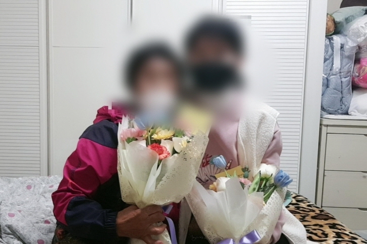 [꾸미기]40여년전 헤어진 모녀 상봉.jpg