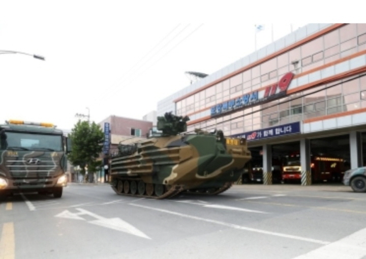 [꾸미기]장갑차 1.jpg