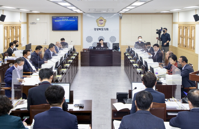 [꾸미기]예산결산특별위원회 보도 사진.jpg