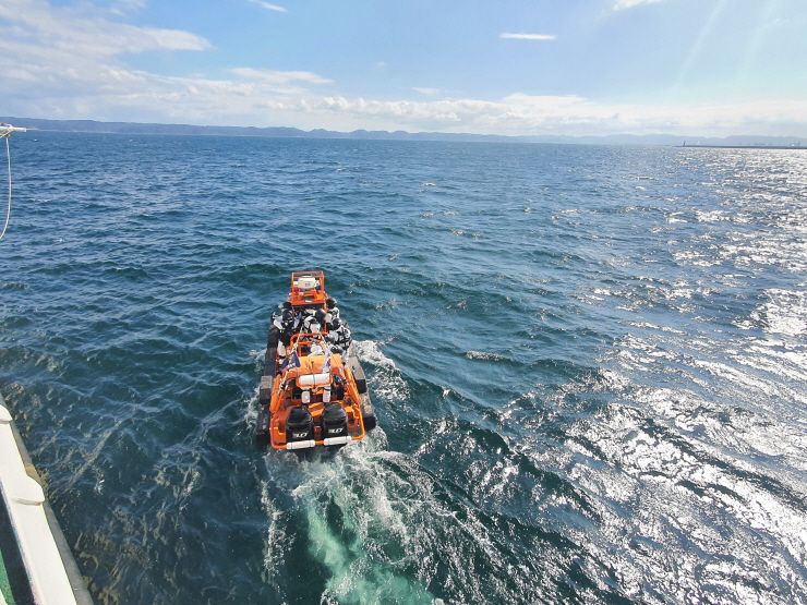 [꾸미기]불법외국어선 단속훈련.jpg