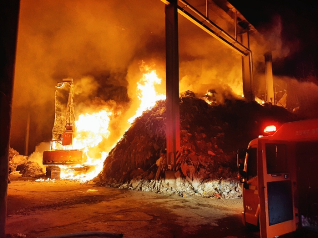 청하폐기물 화재.jpg