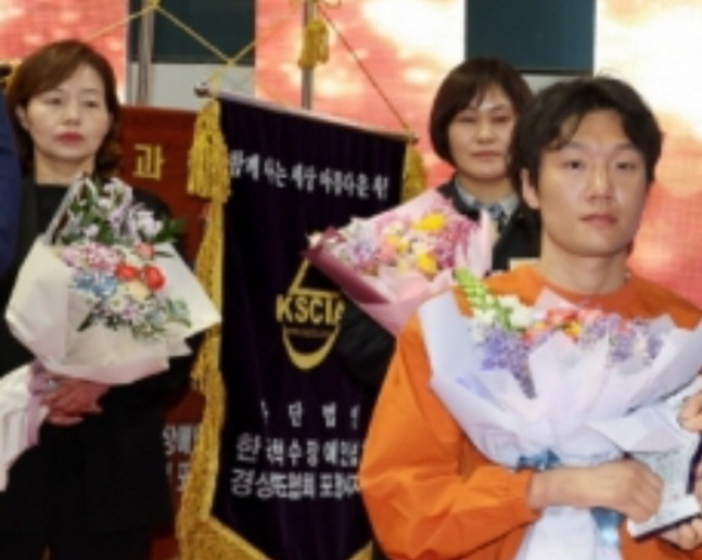 [꾸미기]장애인 탁구선수 김현욱.jpg