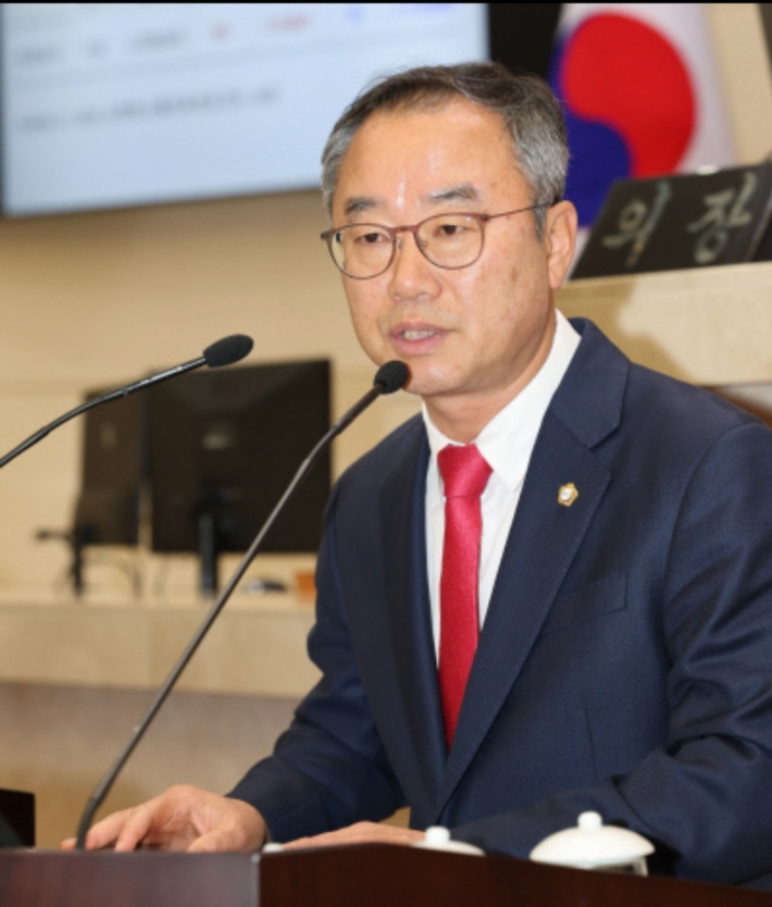 [꾸미기]김종익 시의원.jpg