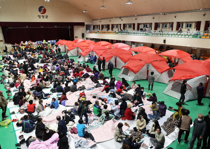 [꾸미기]1-6 사진(영양군, 산불진화에 총력전).jpg