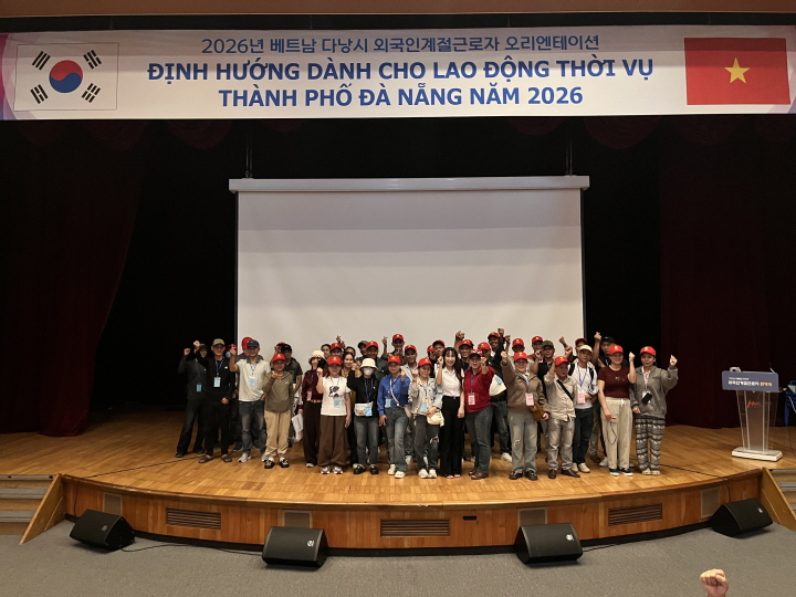 [꾸미기]1-2. 사진(영양군, 베트남 계절근로자 4차 270명 입국).jpg
